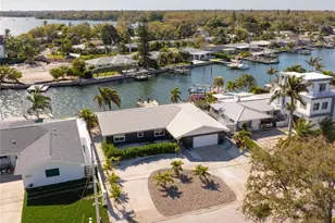 2599 West Bay Isle Dr SE, Saint Petersburg, FL 33705 - Photo 1