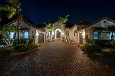 751 34th Avenue NE, Saint Petersburg, FL 33704 - Photo 1