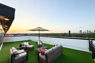 2116 4th St S, Saint Petersburg, FL 33705 - Photo 1