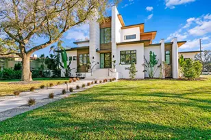 1401 Brightwaters Blvd NE, Saint Petersburg, FL 33704 - Photo 1