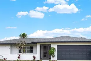 5426 Creeping Hammock Dr, Sarasota, FL 34231 - Photo 1