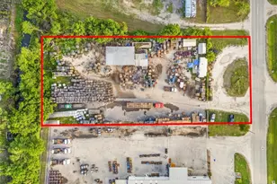 6755 33rd St E, Sarasota, FL 34243 - Photo 1