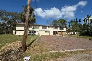 4628 Cypress Way S, Saint Petersburg, FL 33705 - Photo 1