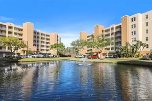 6495 Shoreline Dr, Saint Petersburg, FL 33708 - Photo 1