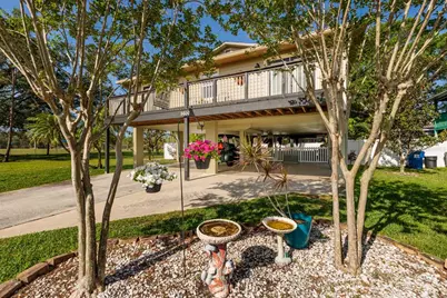 5600 Lee Street NE, Saint Petersburg, FL 33704 - Photo 1