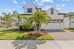 923 Seagrape Dr, Ruskin, FL 33570 - Photo 1