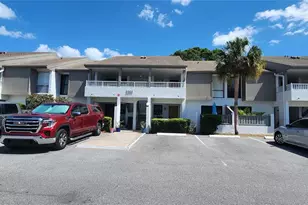 1960 Lakewood Club Dr S, Saint Petersburg, FL 33712 - Photo 1