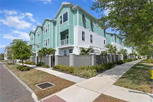 98 29th St S, Saint Petersburg, FL 33712 - Photo 1