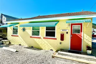 8050 Bayshore Dr, Treasure Island, FL 33706 - Photo 1