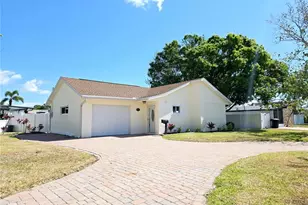 8719 Sunlit Cove Dr NE, Saint Petersburg, FL 33702 - Photo 1