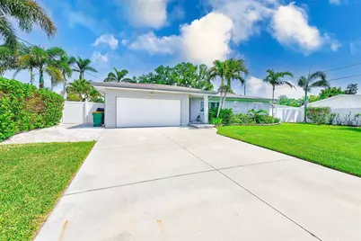 11035 Huron Road, Saint Petersburg, FL 33708 - Photo 1