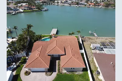 8053 13th Avenue S, Saint Petersburg, FL 33707 - Photo 1