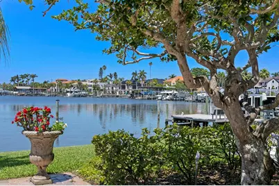 321 Brightwaters Boulevard NE, Saint Petersburg, FL 33704 - Photo 1