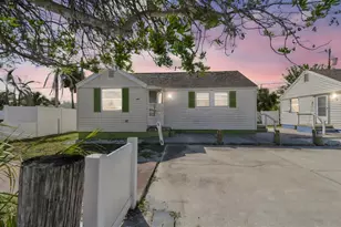 103 146th Ave E, Madeira Beach, FL 33708 - Photo 1