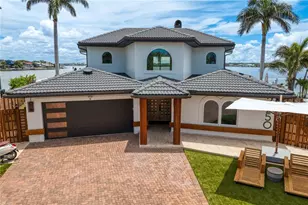 2250 Donato Dr, Belleair Beach, FL 33786 - Photo 1