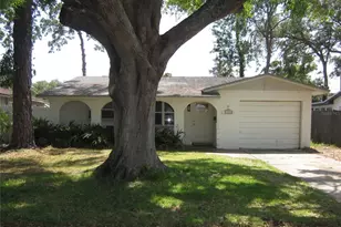 162 SW Lincoln Cir N, Saint Petersburg, FL 33703 - Photo 1
