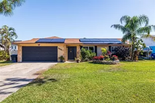 2401 66th Ave S, Saint Petersburg, FL 33712 - Photo 1