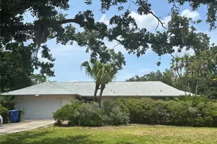 1445 72nd Ave NE, Saint Petersburg, FL 33702 - Photo 1