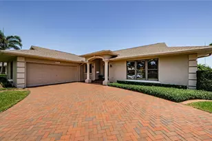 671 Tallahassee Dr NE, Saint Petersburg, FL 33702 - Photo 1