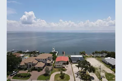 3227 Bayshore Boulevard NE, Saint Petersburg, FL 33703 - Photo 1