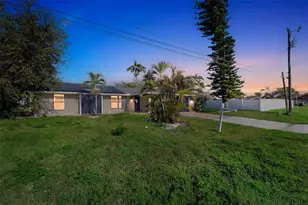 910 SE 23rd Pl, Cape Coral, FL 33990 - Photo 1