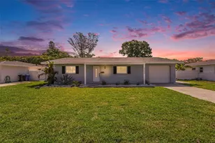 6490 22nd St S, Saint Petersburg, FL 33712 - Photo 1