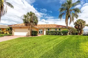 2096 Massachusetts Ave NE, Saint Petersburg, FL 33703 - Photo 1