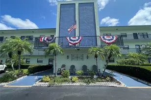 5973 Terrace Park Dr N, Saint Petersburg, FL 33709 - Photo 1