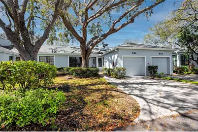 944 San Carlos Court NE, Saint Petersburg, FL 33702 - Photo 1