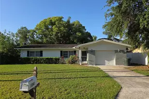 2045 Summit Dr, Dunedin, FL 34698 - Photo 1
