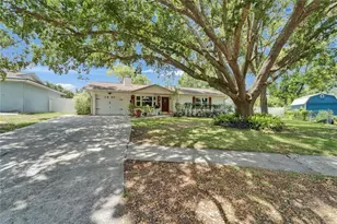 1207 Oak Valley Dr, Seffner, FL 33584 - Photo 1
