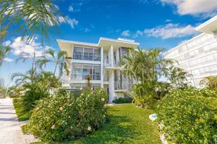 615 10th Ave NE, Saint Petersburg, FL 33701 - Photo 1