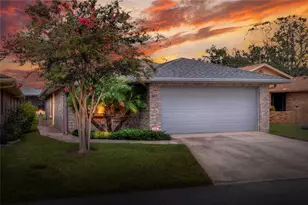 663 Jamaica Cir, Lakeland, FL 33803 - Photo 1