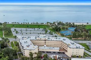 1200 N Shore Dr NE, Saint Petersburg, FL 33701 - Photo 1
