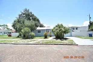 200 24th St S, Saint Petersburg, FL 33712 - Photo 1