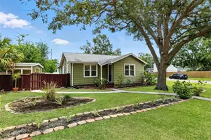 6301 Hobson St NE, Saint Petersburg, FL 33702 - Photo 1