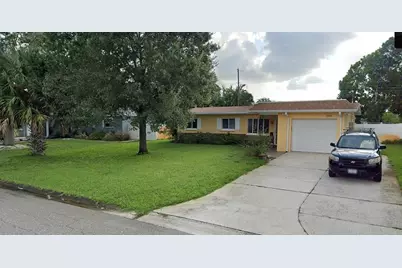 7481 Oak Street NE, Saint Petersburg, FL 33702 - Photo 1