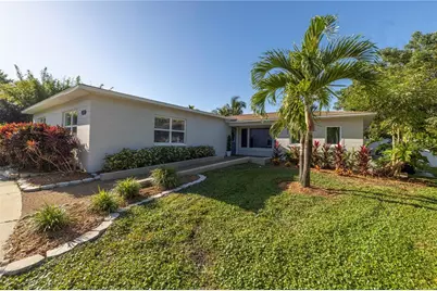 610 Cordova Boulevard NE, Saint Petersburg, FL 33704 - Photo 1