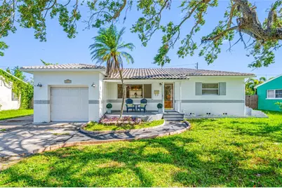 6219 Hampton Drive N, Saint Petersburg, FL 33710 - Photo 1