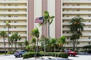 4775 Cove Cir, Saint Petersburg, FL 33708 - Photo 1