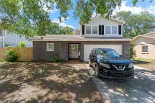 208 SE Lincoln Cir N, Saint Petersburg, FL 33703 - Photo 1