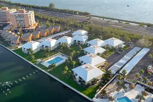 7310 Sunshine Skyway Ln S, Saint Petersburg, FL 33711 - Photo 1