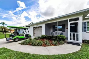 717 Pinewood Dr, Dunedin, FL 34698 - Photo 1