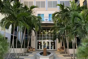 400 4th St S, Saint Petersburg, FL 33701 - Photo 1