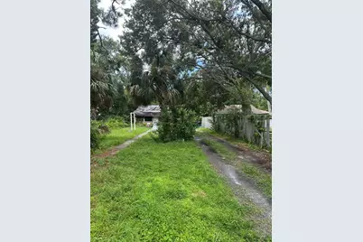 802 34th Avenue S, Saint Petersburg, FL 33705 - Photo 1