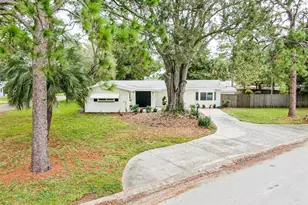 5625 Atlantic Ave N, Saint Petersburg, FL 33703 - Photo 1