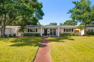 652 42nd Ave NE, Saint Petersburg, FL 33703 - Photo 1