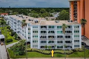 1100 N Shore Dr NE, Saint Petersburg, FL 33701 - Photo 1