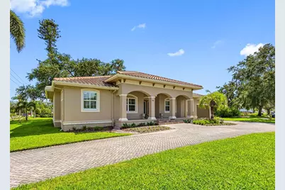 926 Cordova Boulevard NE, Saint Petersburg, FL 33704 - Photo 1