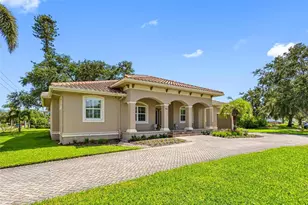 926 Cordova Blvd NE, Saint Petersburg, FL 33704 - Photo 1